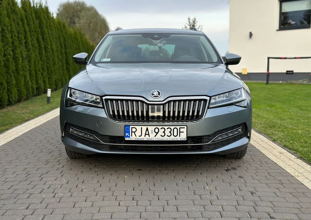 Skoda Superb 2.0 TDI SCR Style DSG - Car: picture 2 Skoda Superb 2.0 TDI SCR Style DSG - Car: picture 2