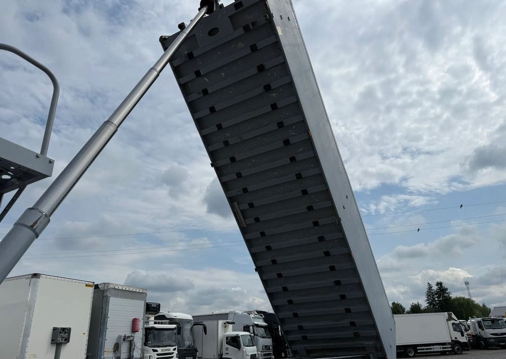 Stas 51 m3 OSIE MERCEDES PODNOSZONA OŚ - Tipper semi-trailer: picture 3 Stas 51 m3 OSIE MERCEDES PODNOSZONA OŚ - Tipper semi-trailer: picture 3