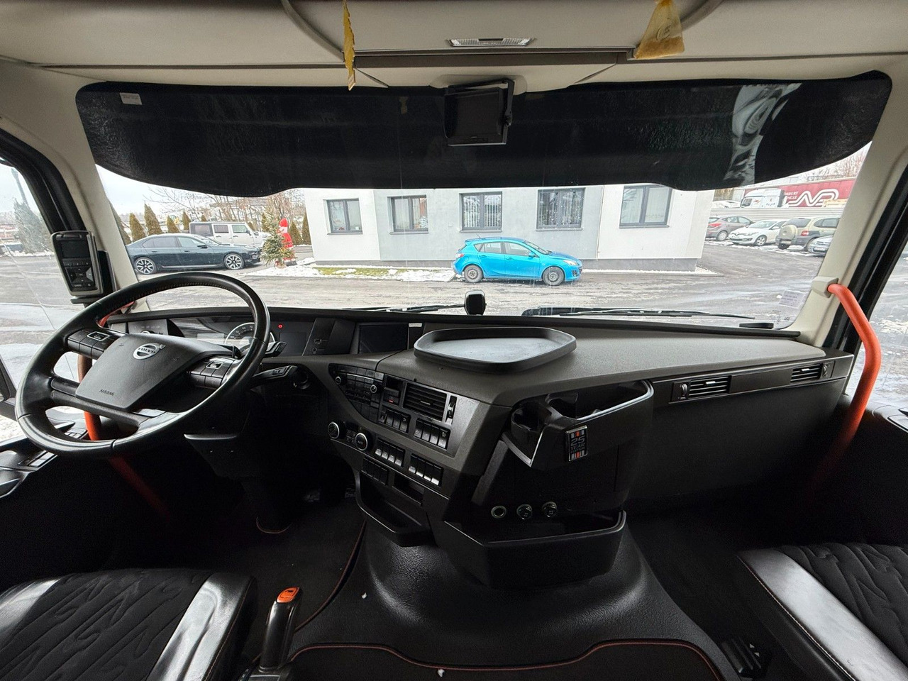 Volvo FH16 660 HP XL  TANDEM 6x2 LIMITED EDITION leasing Volvo FH16 660 HP XL  TANDEM 6x2 LIMITED EDITION: picture 17