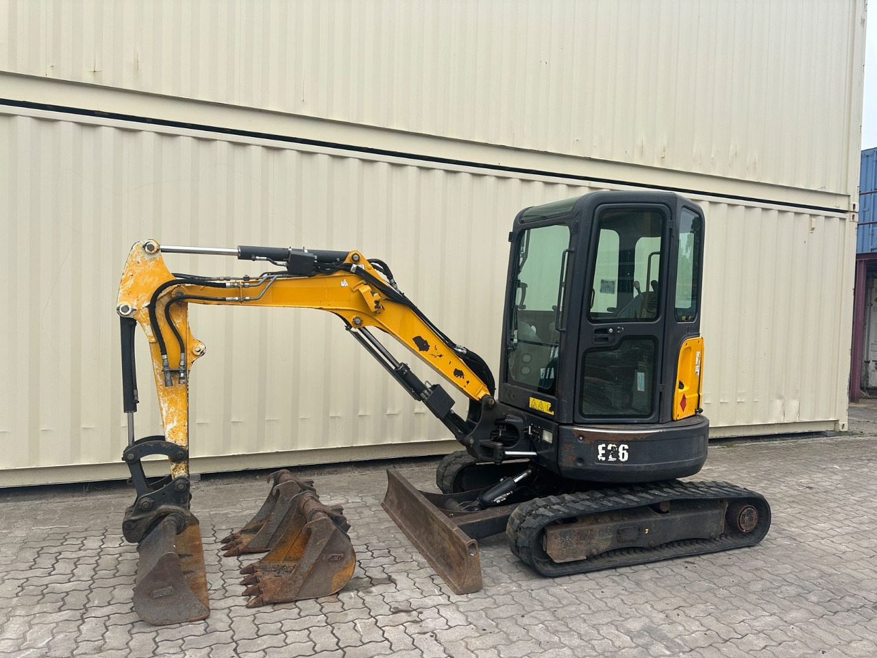Bobcat E26 / 2015 BJ / 3 x Löffel / 3.441 H - Mini excavator: picture 1 Bobcat E26 / 2015 BJ / 3 x Löffel / 3.441 H - Mini excavator: picture 1
