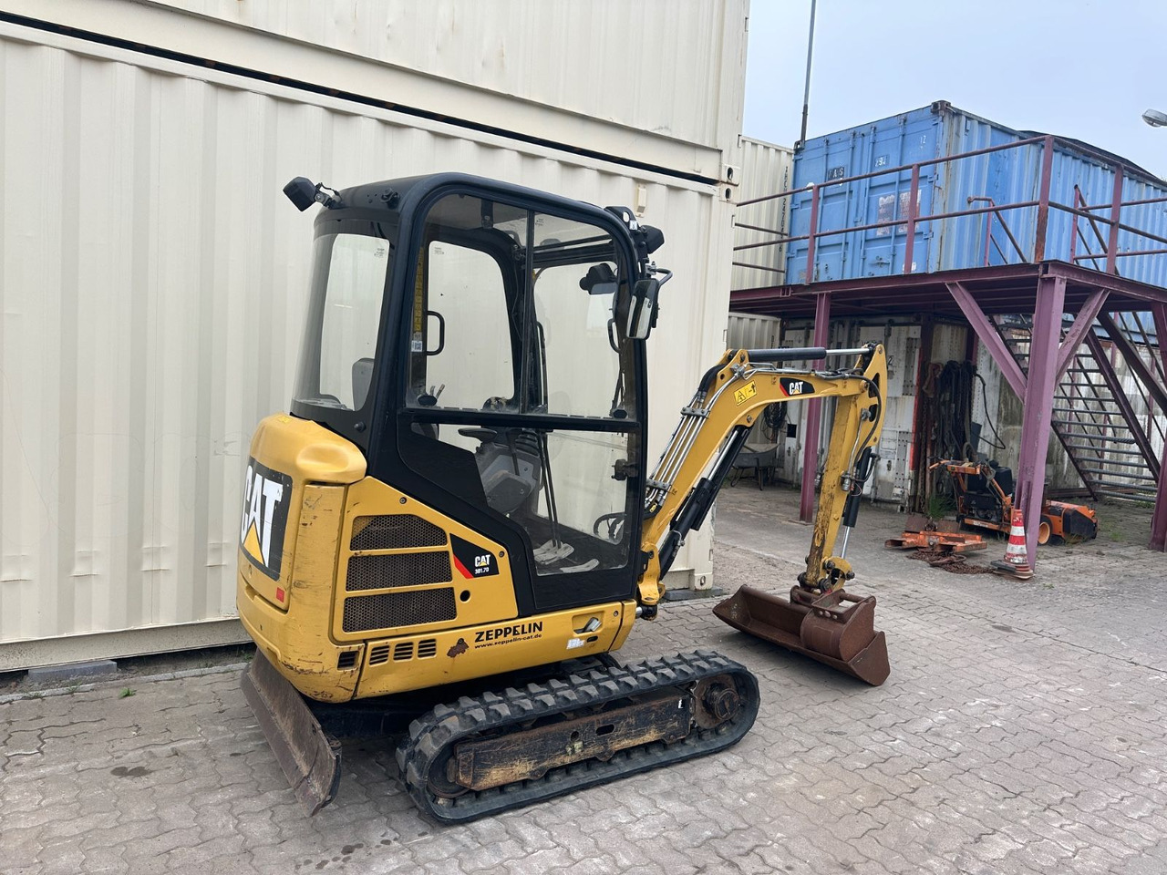 CAT 301.7D / 2014 Baujahr / 2x Löffel / 2.569 H - Mini excavator: picture 4 CAT 301.7D / 2014 Baujahr / 2x Löffel / 2.569 H - Mini excavator: picture 4