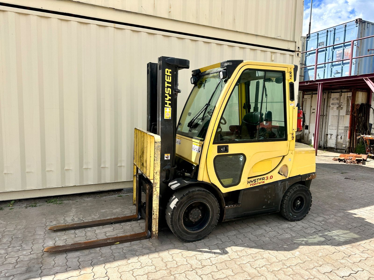 Hyster H3.0FT / Diesel / Triplex / Ex Armee - Diesel forklift: picture 1 Hyster H3.0FT / Diesel / Triplex / Ex Armee - Diesel forklift: picture 1