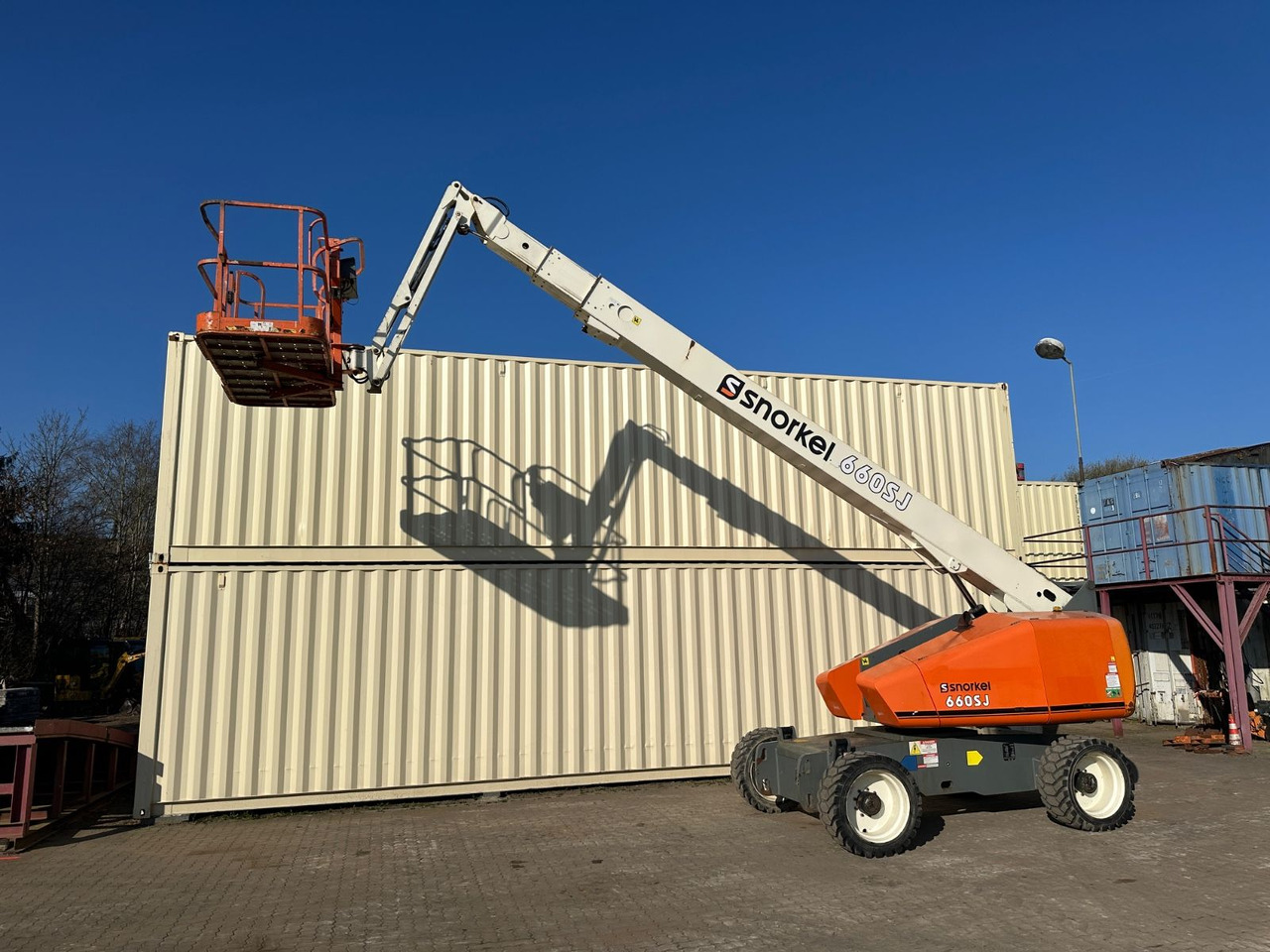 Snorkel 660SJ 4x4 / 22 Meter / 2019 BJ / 2.495 H - Truck mounted aerial platform: picture 1 Snorkel 660SJ 4x4 / 22 Meter / 2019 BJ / 2.495 H - Truck mounted aerial platform: picture 1