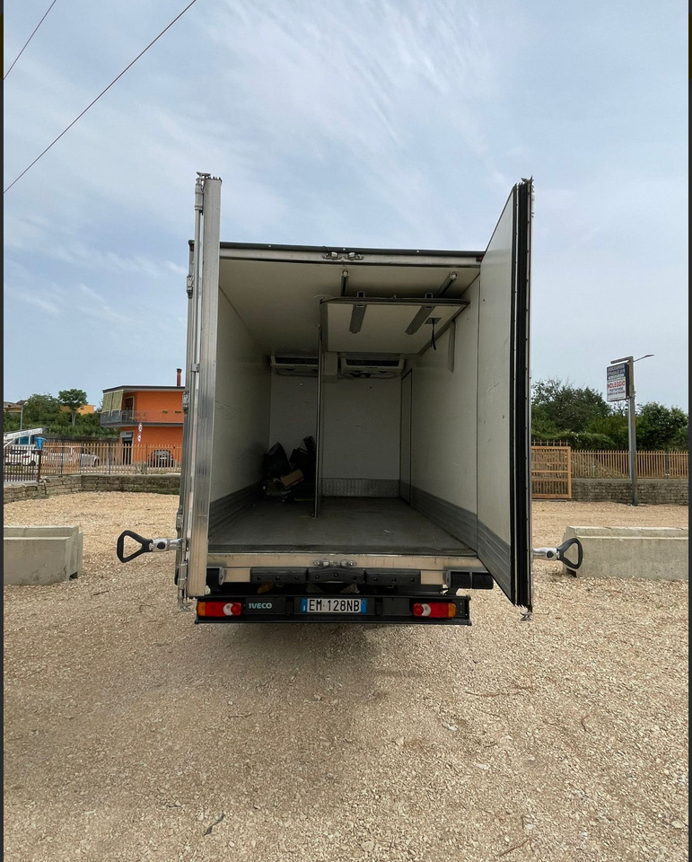 IVECO EUROCARGO 75E18 - Refrigerator truck: picture 3 IVECO EUROCARGO 75E18 - Refrigerator truck: picture 3
