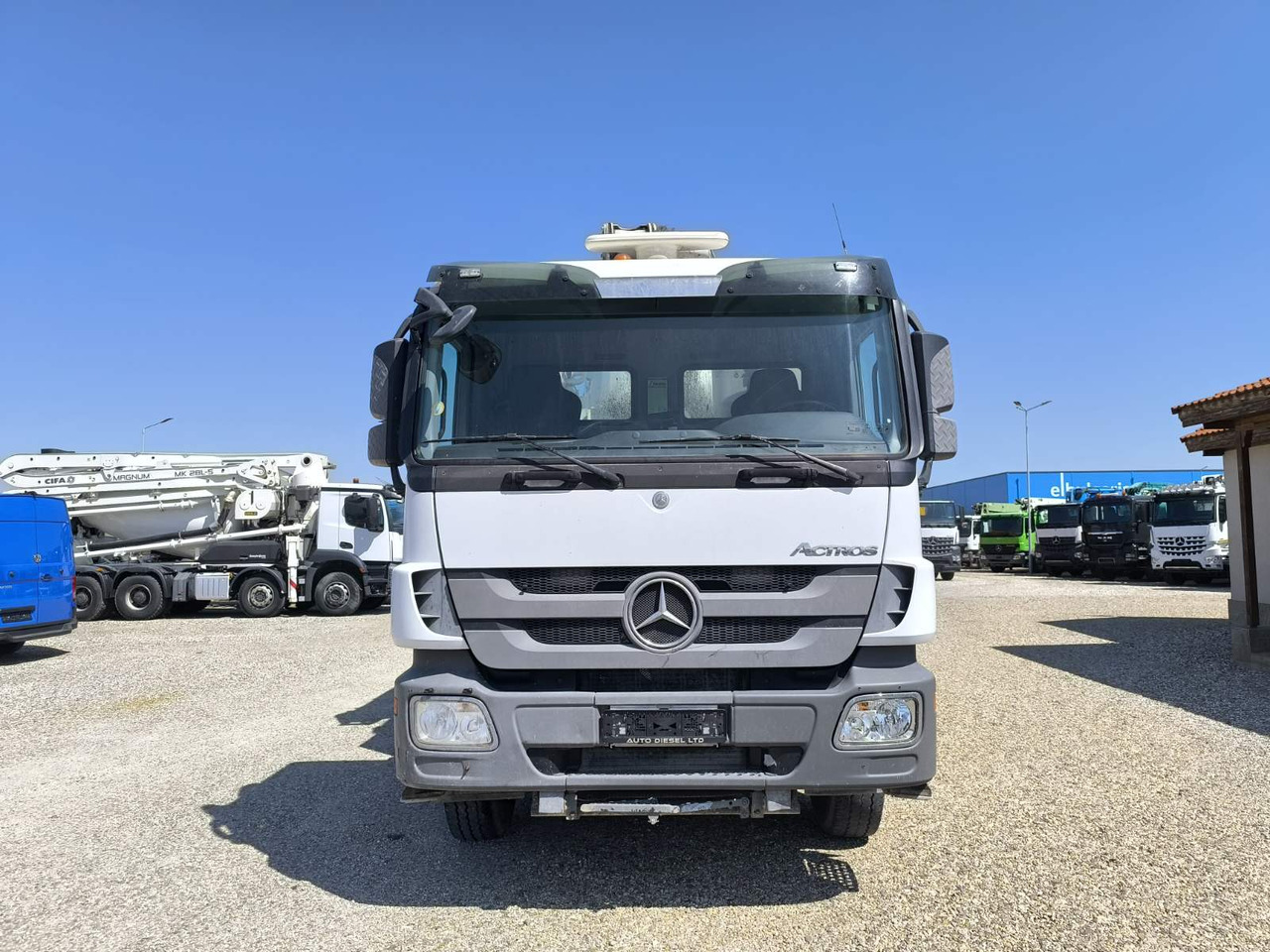 MERCEDES-BENZ ACTROS 3241 SCHWING FBP24 - Concrete pump truck: picture 2 MERCEDES-BENZ ACTROS 3241 SCHWING FBP24 - Concrete pump truck: picture 2