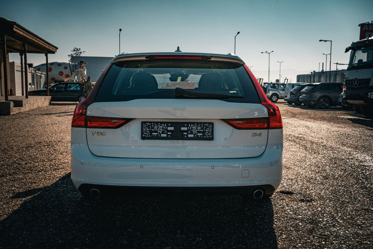 Volvo V90 D4 Momentum 2.0D - Station wagon: picture 5 Volvo V90 D4 Momentum 2.0D - Station wagon: picture 5
