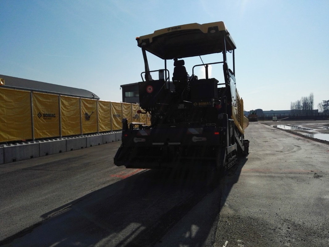 BOMAG IT BF 600 P-2 S500  Stage IV/Tier 4f - Asphalt paver: picture 3 BOMAG IT BF 600 P-2 S500  Stage IV/Tier 4f - Asphalt paver: picture 3
