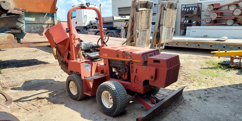 Koparka tarczowa Ditch Witch 3700DD łańcuchowa - Trencher: picture 3 Koparka tarczowa Ditch Witch 3700DD łańcuchowa - Trencher: picture 3