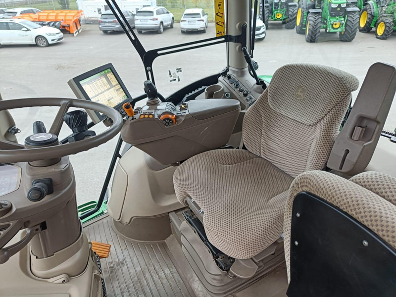 Farm tractor John Deere 6215R: picture 12