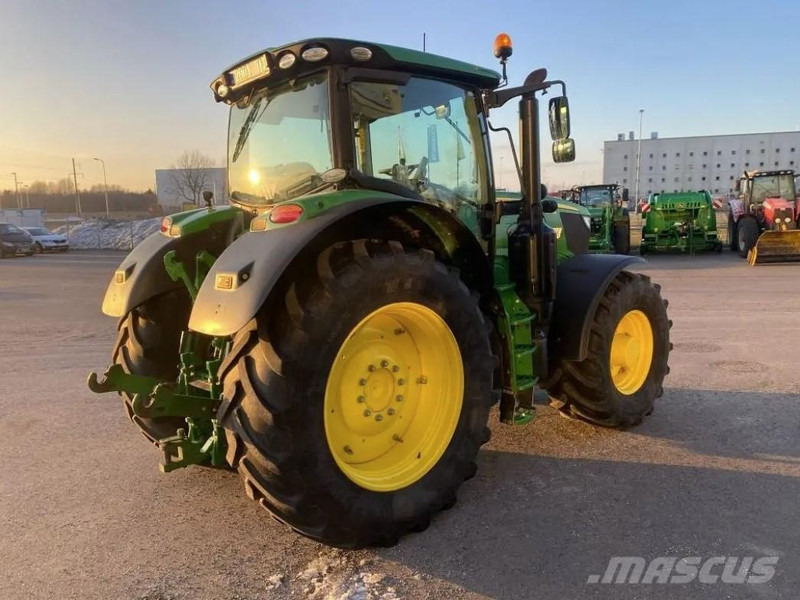 John Deere 6215R - Farm tractor: picture 3 John Deere 6215R - Farm tractor: picture 3