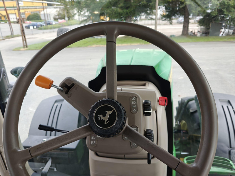 Farm tractor John Deere 7290R e23: picture 17