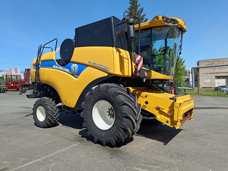 New Holland CX6090 - Combine harvester: picture 1 New Holland CX6090 - Combine harvester: picture 1