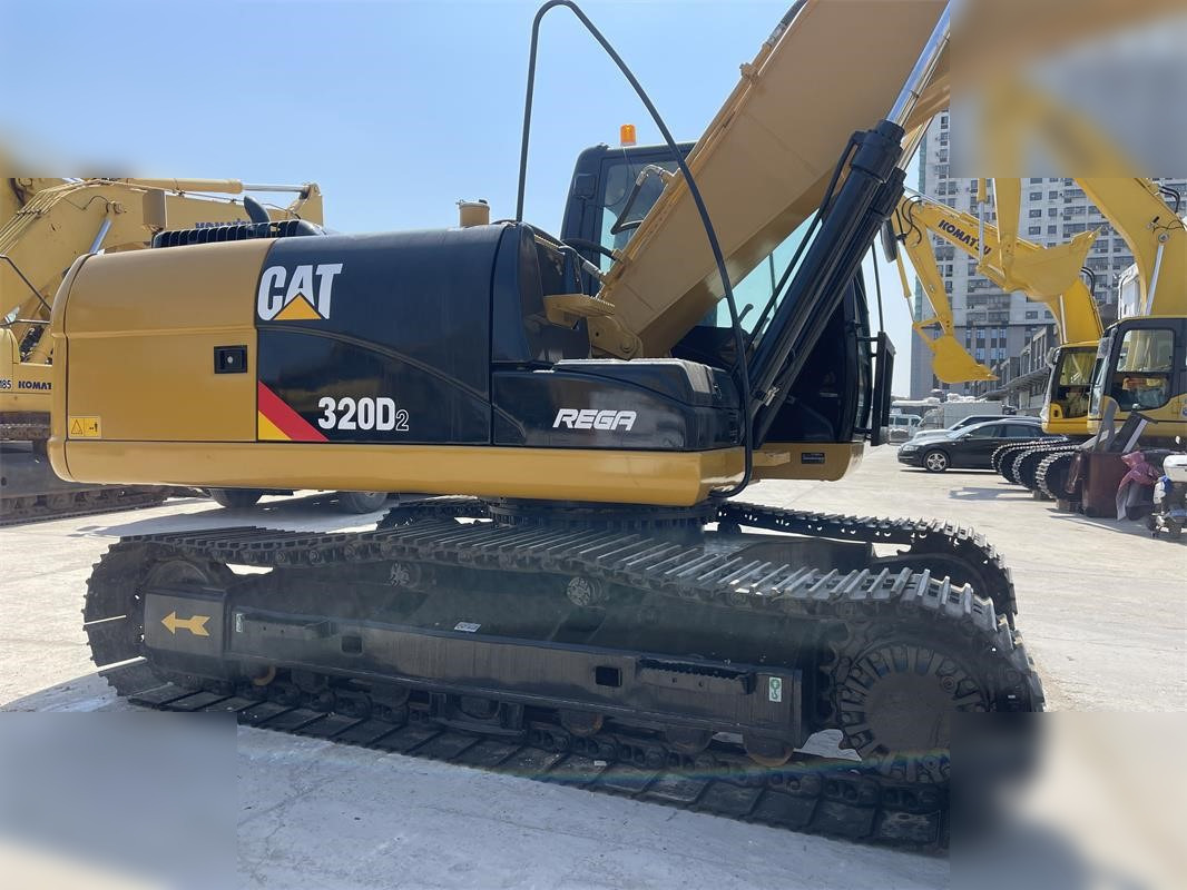 Crawler excavator CATERPILLAR 320D2: picture 8