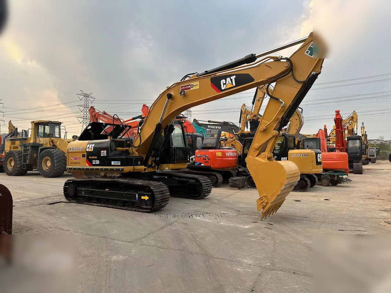 CATERPILLAR 323DL - Crawler excavator: picture 1 CATERPILLAR 323DL - Crawler excavator: picture 1