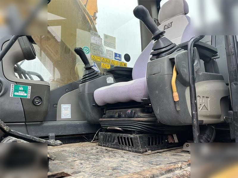 Crawler excavator CATERPILLAR 329D: picture 8