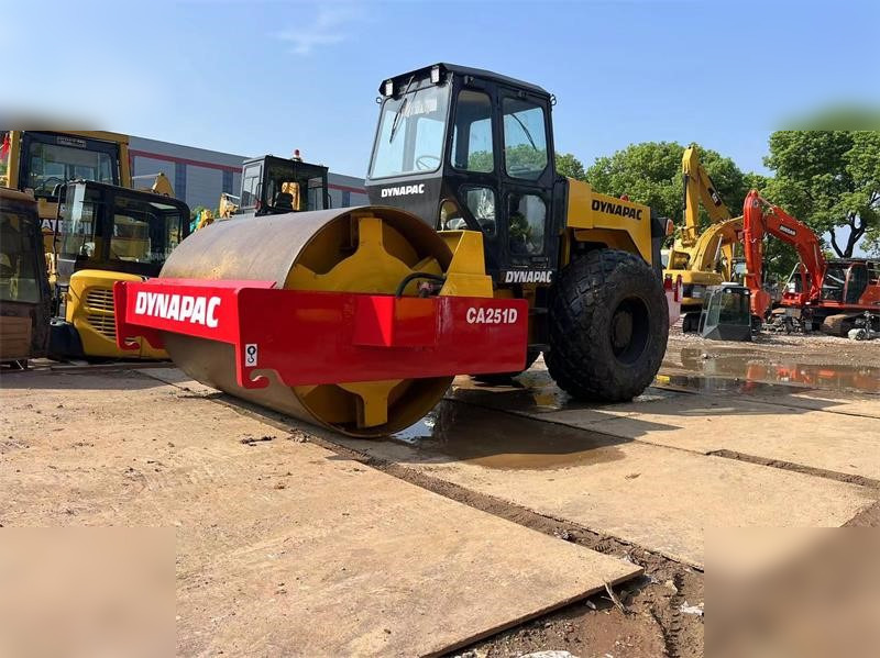 DYNAPAC CA251D - Roller: picture 1 DYNAPAC CA251D - Roller: picture 1