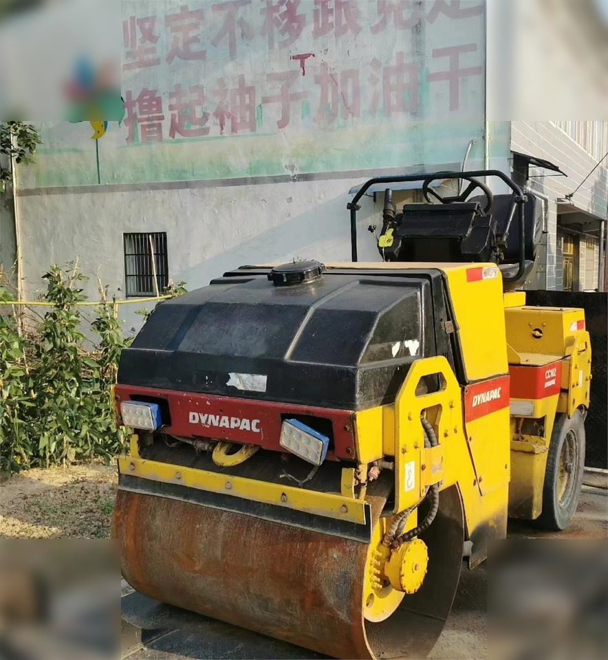 DYNAPAC CC102 II - Combination roller: picture 3 DYNAPAC CC102 II - Combination roller: picture 3