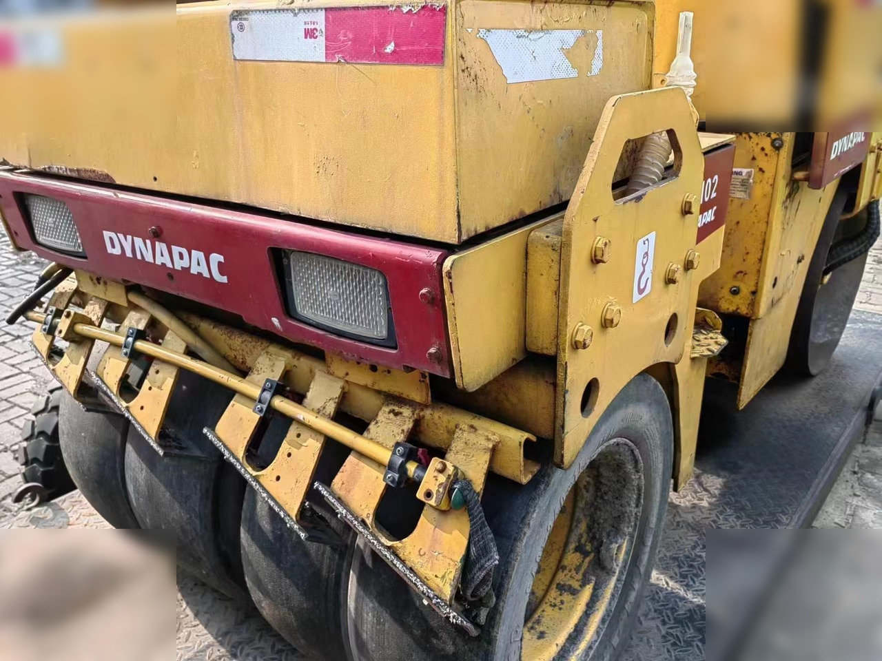 DYNAPAC CC102 II - Combination roller: picture 5 DYNAPAC CC102 II - Combination roller: picture 5