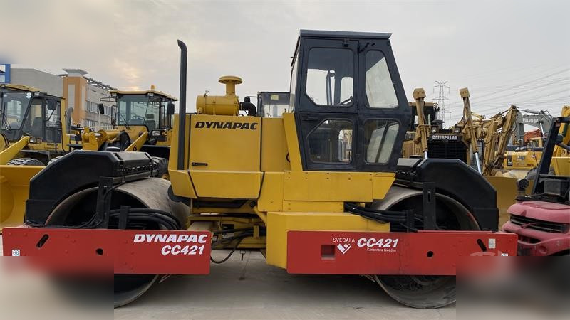 DYNAPAC CC421 - Roller: picture 1 DYNAPAC CC421 - Roller: picture 1