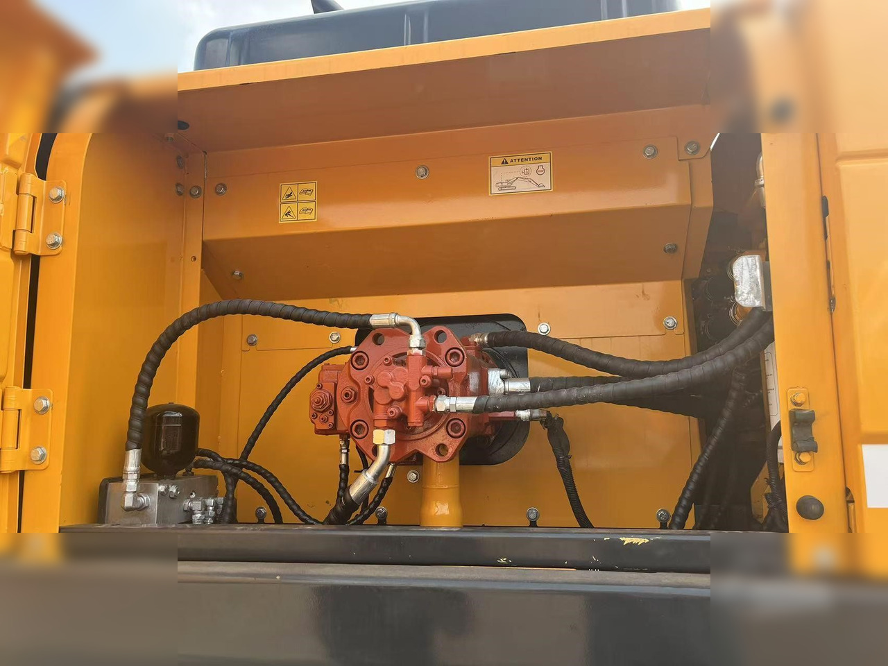 Crawler excavator HYUNDAI HX300 LR: picture 6