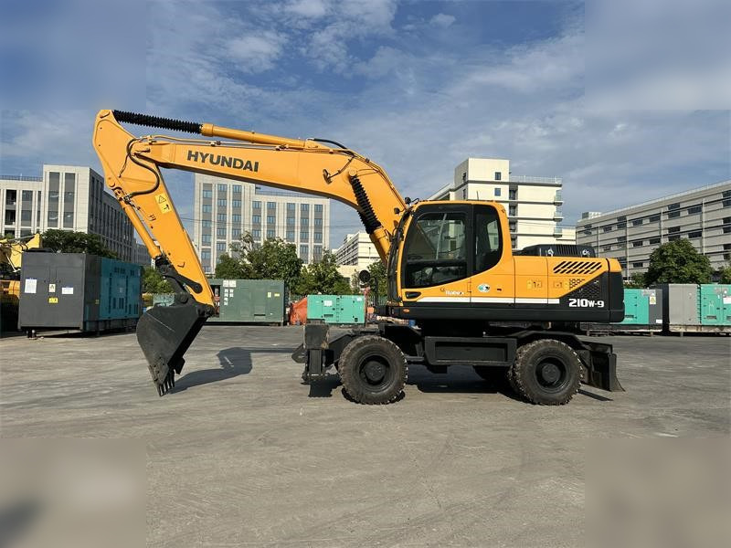 HYUNDAI ROBEX 210W-9 - Wheel excavator: picture 1 HYUNDAI ROBEX 210W-9 - Wheel excavator: picture 1