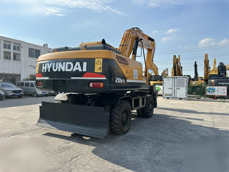 HYUNDAI ROBEX 210W-9 - Wheel excavator: picture 3 HYUNDAI ROBEX 210W-9 - Wheel excavator: picture 3