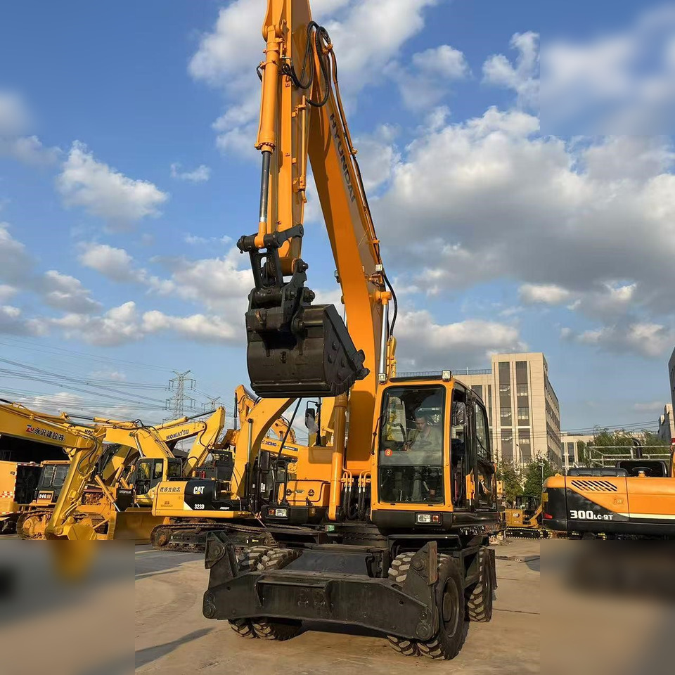 HYUNDAI ROBEX 210W-9 - Wheel excavator: picture 2 HYUNDAI ROBEX 210W-9 - Wheel excavator: picture 2