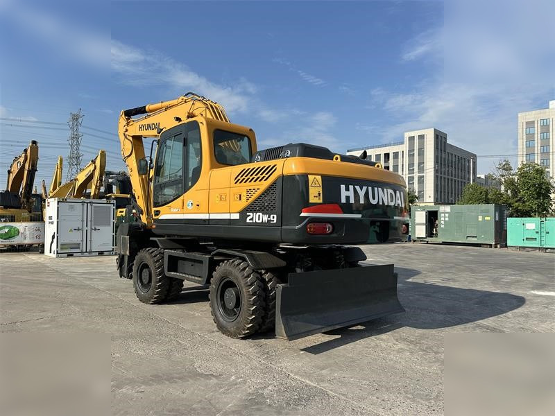 HYUNDAI ROBEX 210W-9 - Wheel excavator: picture 3 HYUNDAI ROBEX 210W-9 - Wheel excavator: picture 3