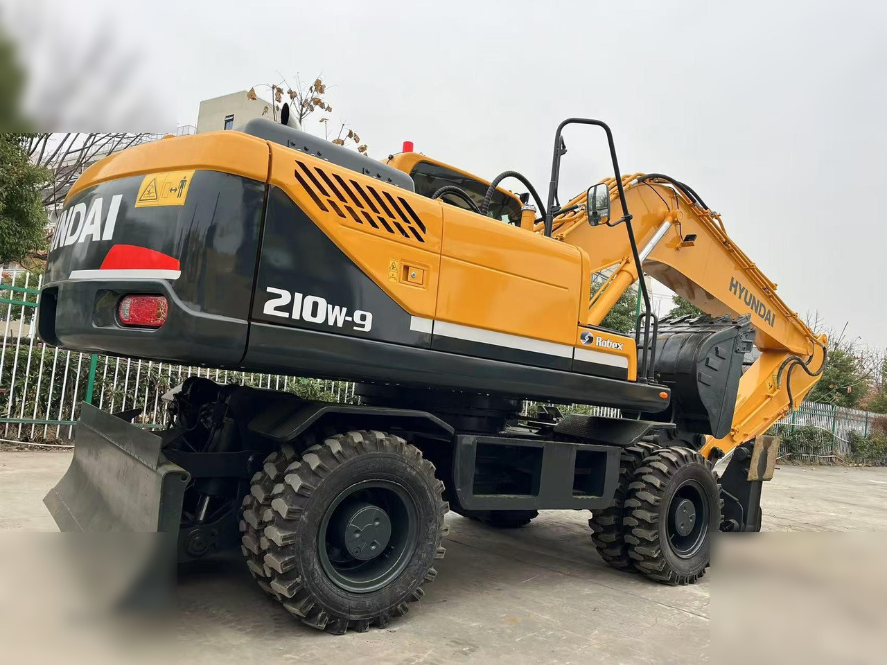 HYUNDAI ROBEX 210W-9S - Wheel excavator: picture 2 HYUNDAI ROBEX 210W-9S - Wheel excavator: picture 2