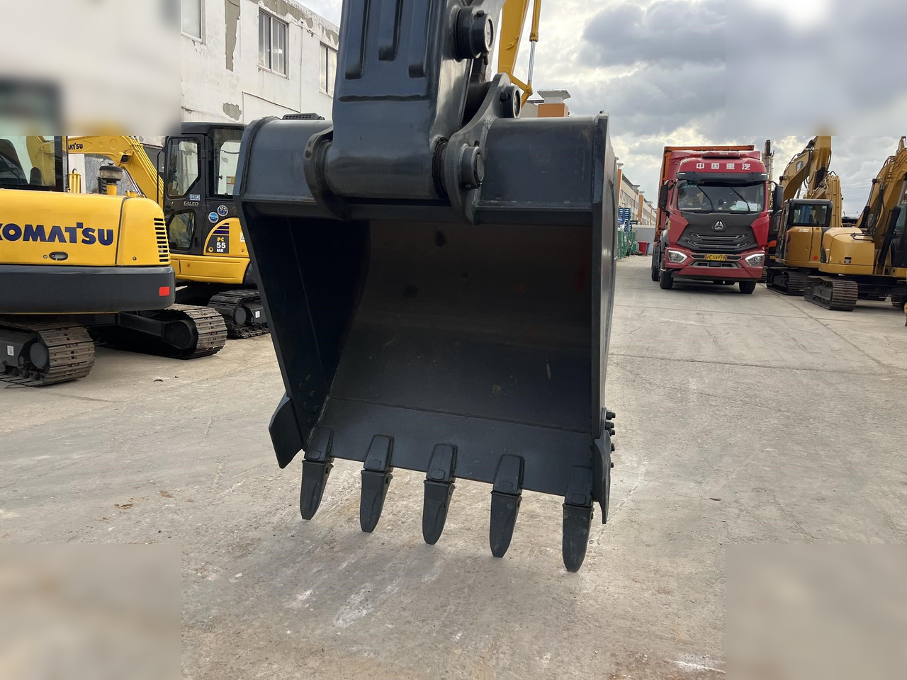HYUNDAI ROBEX 300 LC-9 - Crawler excavator: picture 5 HYUNDAI ROBEX 300 LC-9 - Crawler excavator: picture 5