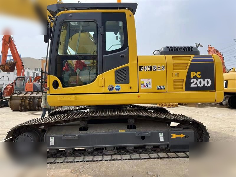 KOMATSU PC200-8 - Crawler excavator: picture 3 KOMATSU PC200-8 - Crawler excavator: picture 3