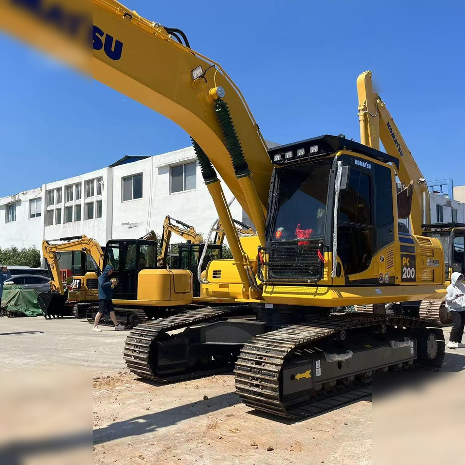 KOMATSU PC200-8 - Crawler excavator: picture 3 KOMATSU PC200-8 - Crawler excavator: picture 3