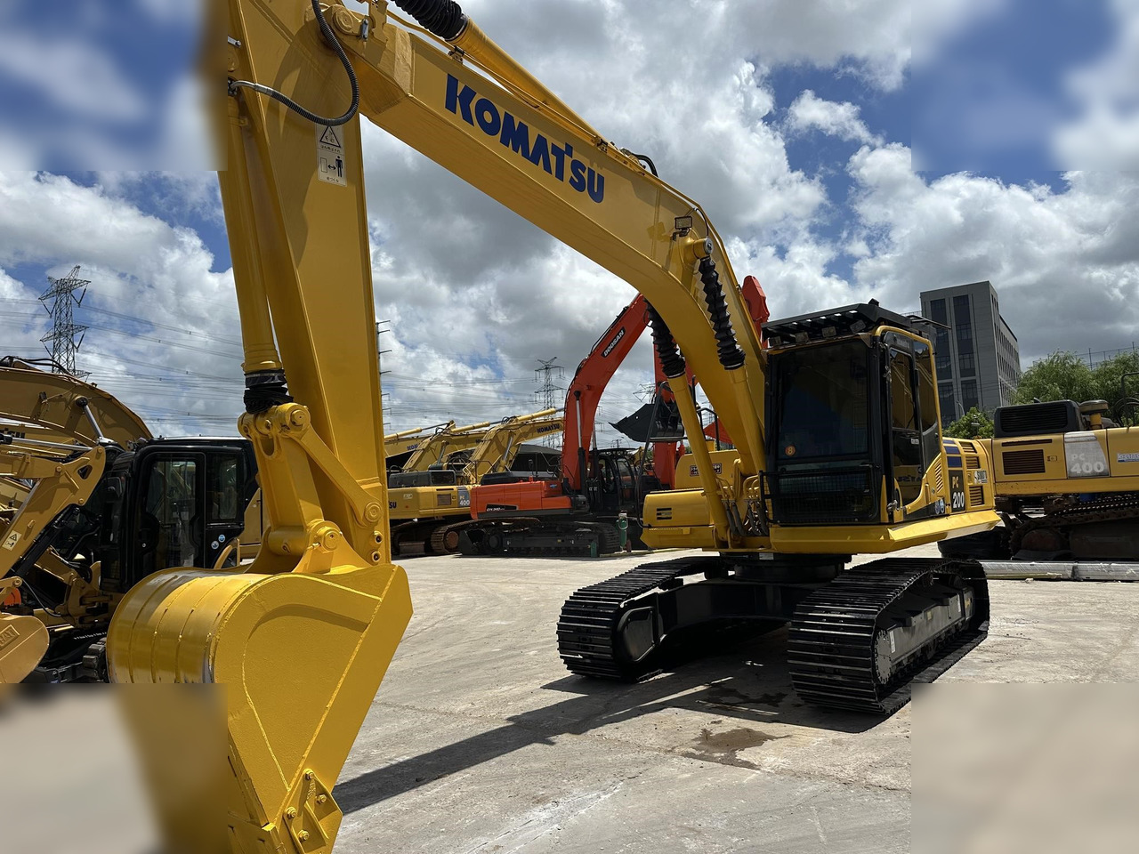 KOMATSU PC200-8 - Crawler excavator: picture 2 KOMATSU PC200-8 - Crawler excavator: picture 2