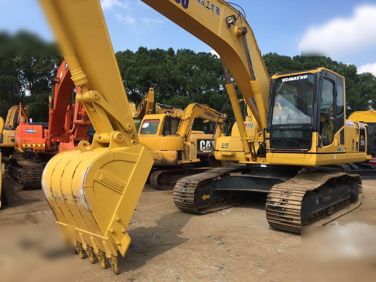 KOMATSU PC210-8N1 - Crawler excavator: picture 1 KOMATSU PC210-8N1 - Crawler excavator: picture 1