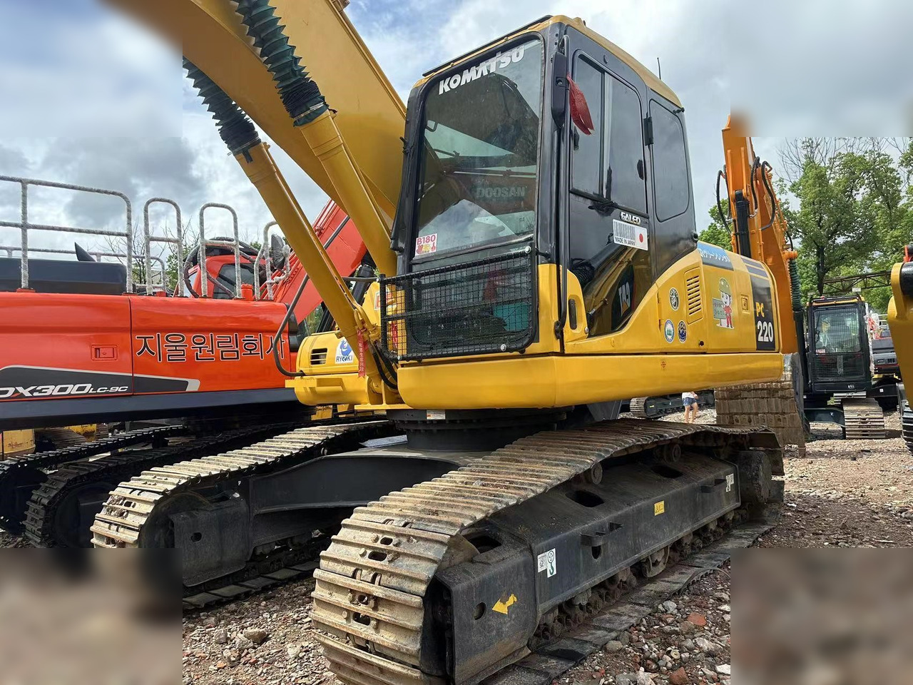 KOMATSU PC220-7 - Crawler excavator: picture 3 KOMATSU PC220-7 - Crawler excavator: picture 3