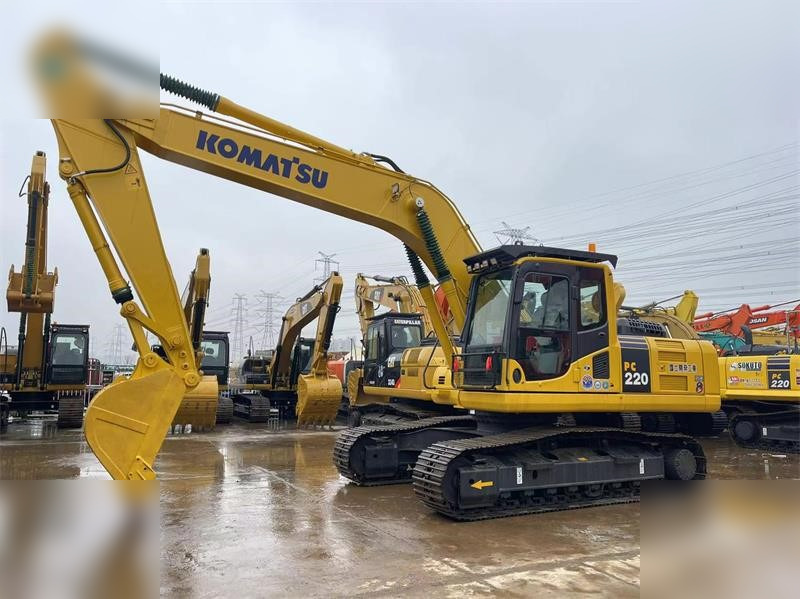 KOMATSU PC220-8 - Crawler excavator: picture 3 KOMATSU PC220-8 - Crawler excavator: picture 3