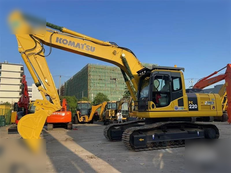 KOMATSU PC220-8 - Crawler excavator: picture 2 KOMATSU PC220-8 - Crawler excavator: picture 2