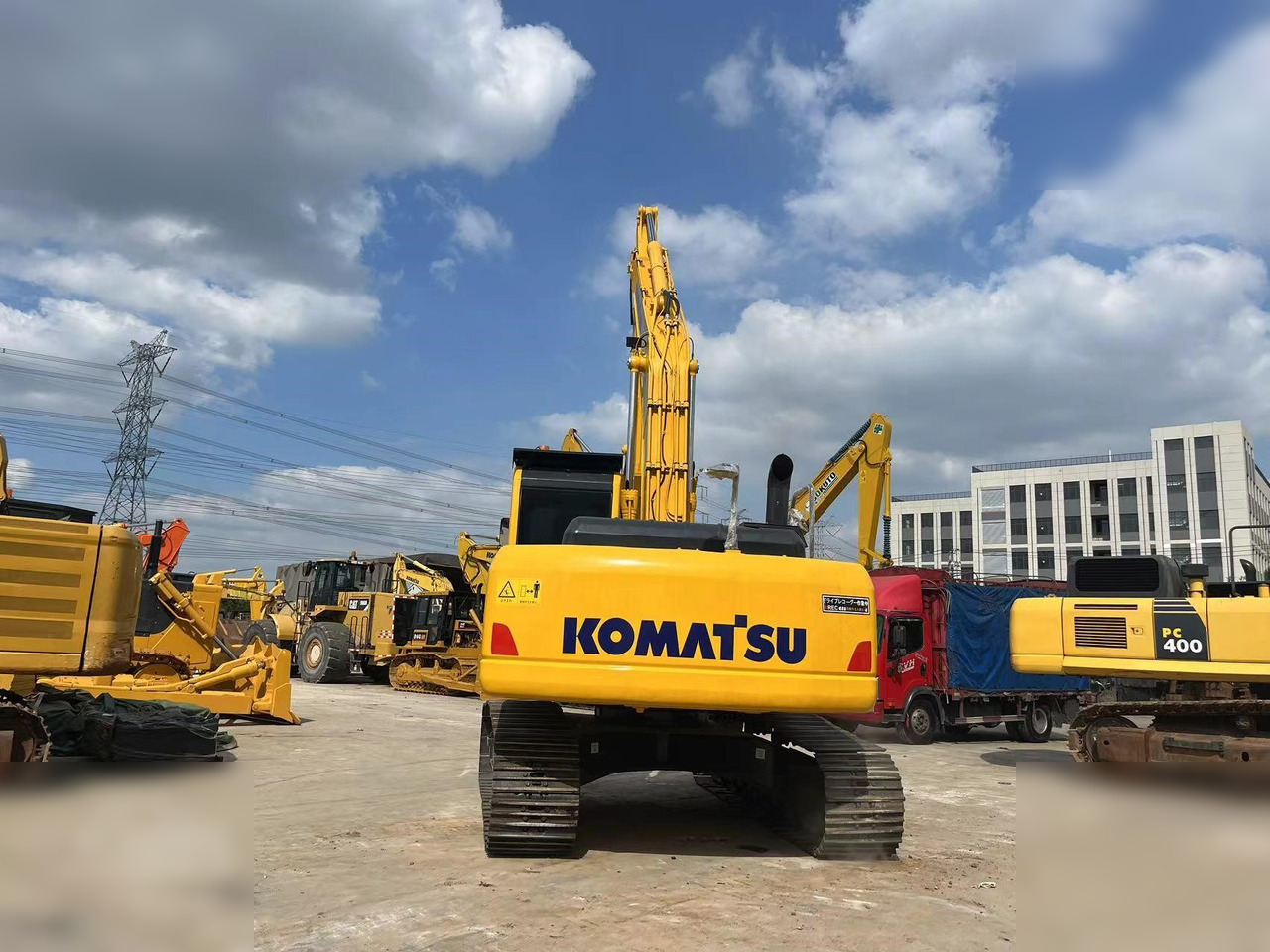 KOMATSU PC220-8 - Crawler excavator: picture 3 KOMATSU PC220-8 - Crawler excavator: picture 3