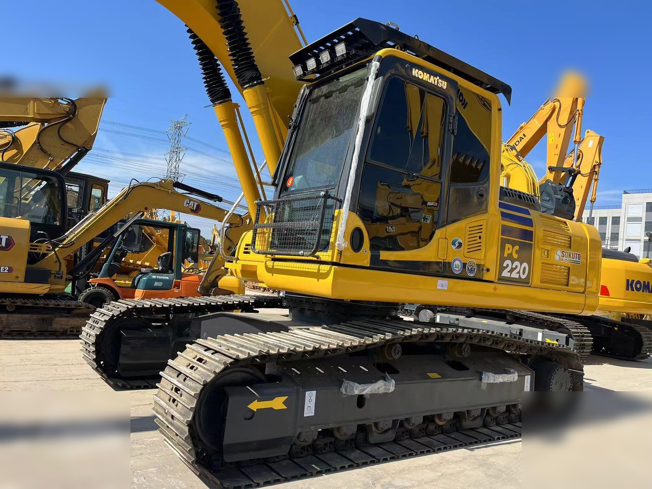 KOMATSU PC220-8 - Crawler excavator: picture 5 KOMATSU PC220-8 - Crawler excavator: picture 5