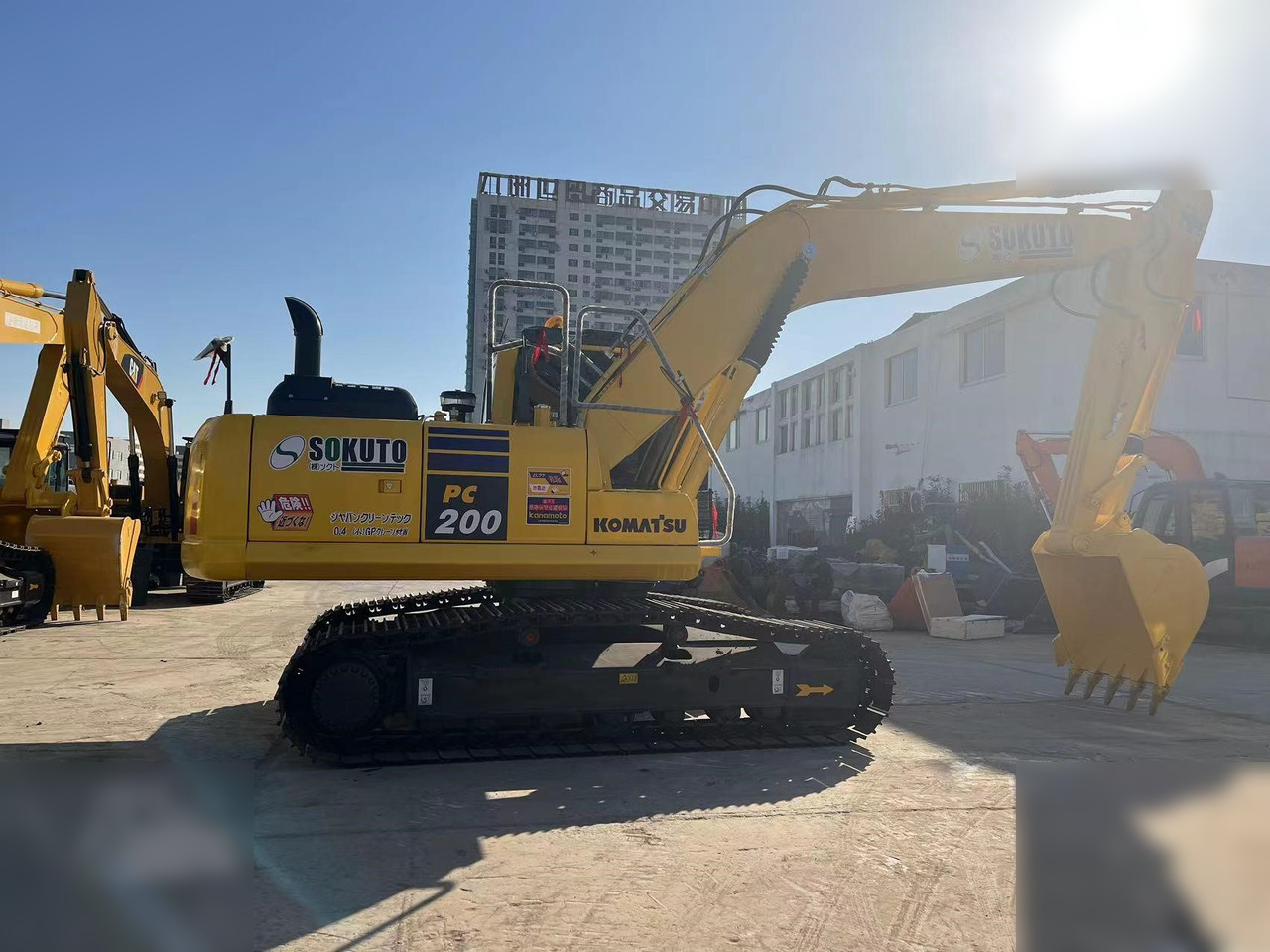 KOMATSU PC220-8 - Crawler excavator: picture 5 KOMATSU PC220-8 - Crawler excavator: picture 5