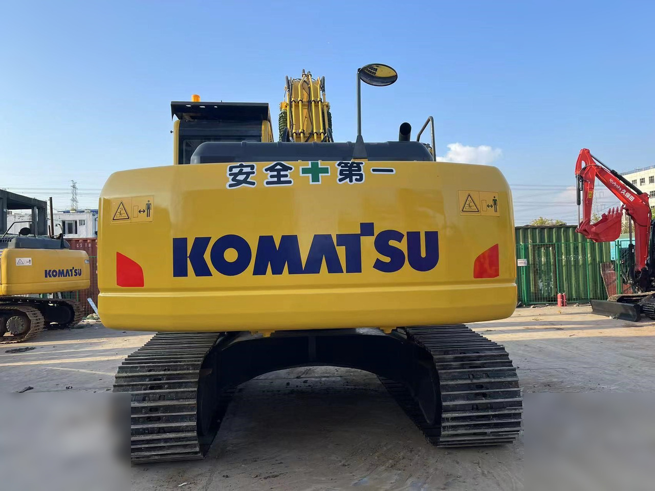 KOMATSU PC220-8 - Crawler excavator: picture 3 KOMATSU PC220-8 - Crawler excavator: picture 3