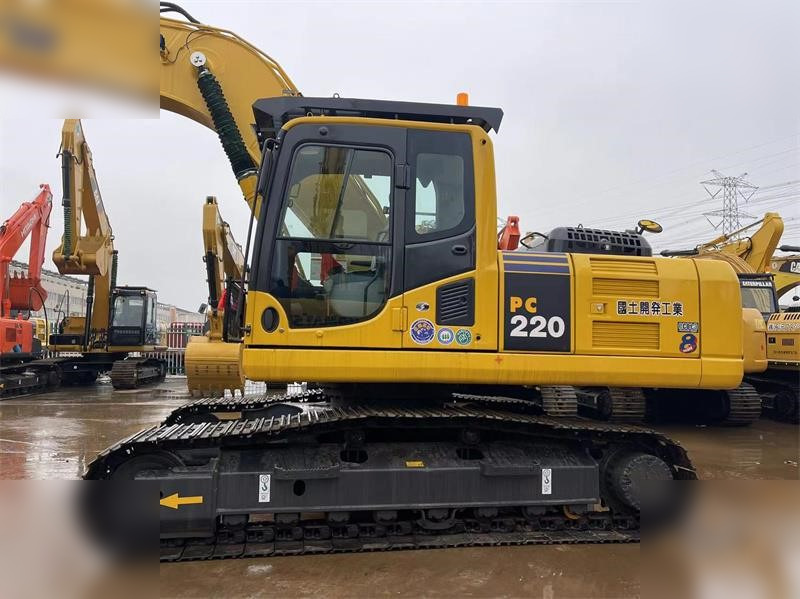 KOMATSU PC220-8 - Crawler excavator: picture 4 KOMATSU PC220-8 - Crawler excavator: picture 4