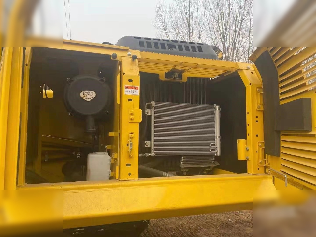 KOMATSU PC220-8 - Crawler excavator: picture 5 KOMATSU PC220-8 - Crawler excavator: picture 5