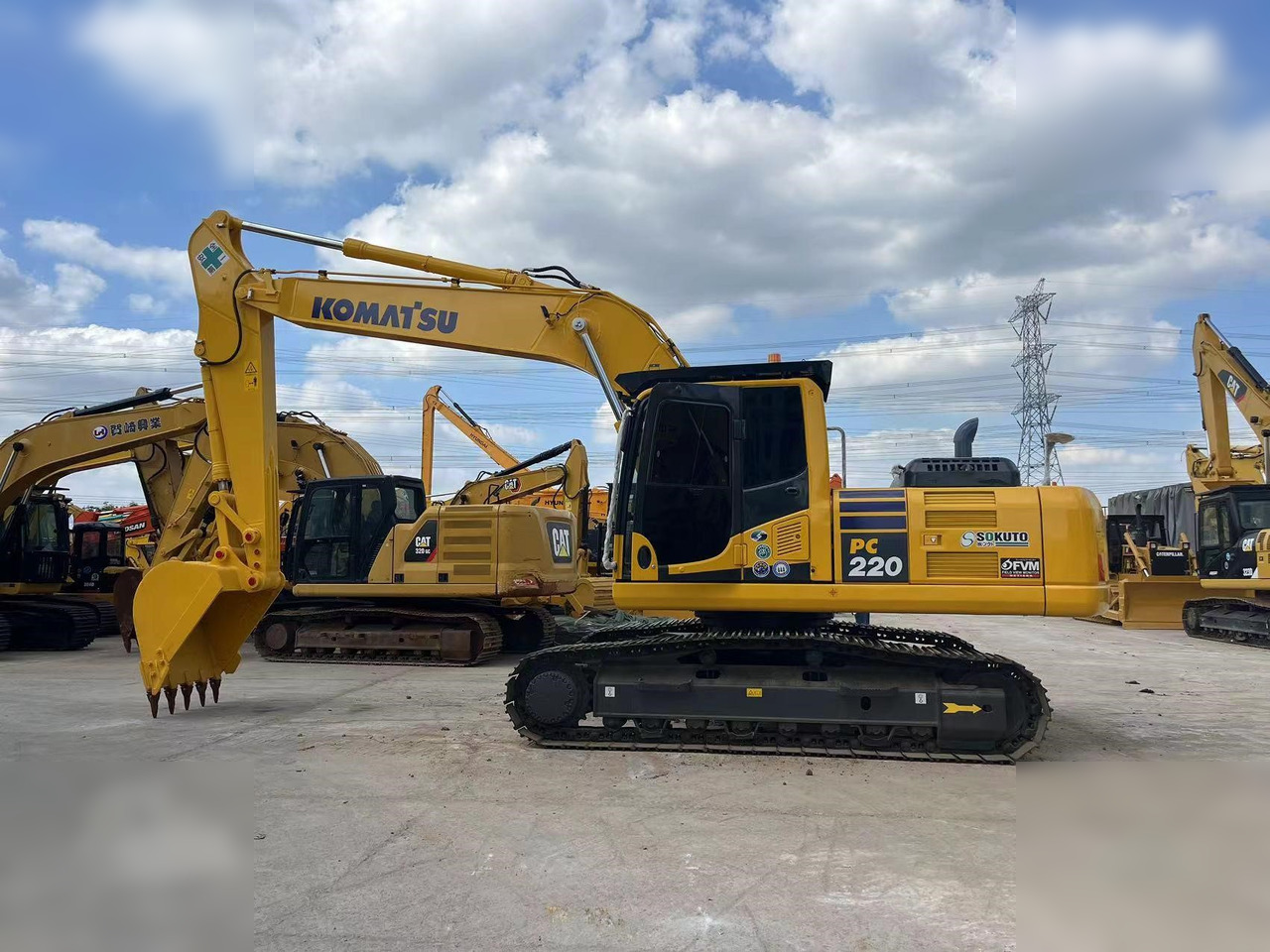KOMATSU PC220-8 - Crawler excavator: picture 1 KOMATSU PC220-8 - Crawler excavator: picture 1