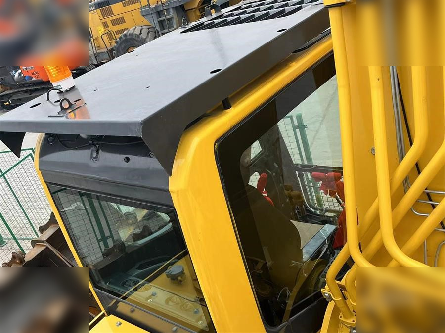 KOMATSU PC300-8 - Crawler excavator: picture 5 KOMATSU PC300-8 - Crawler excavator: picture 5