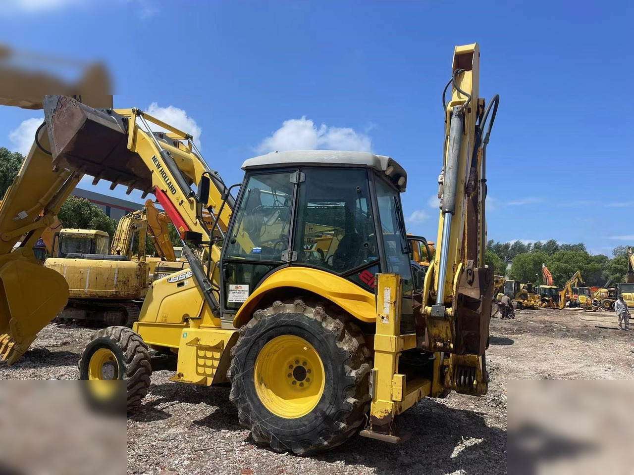 NEW HOLLAND B95B - Backhoe loader: picture 3 NEW HOLLAND B95B - Backhoe loader: picture 3