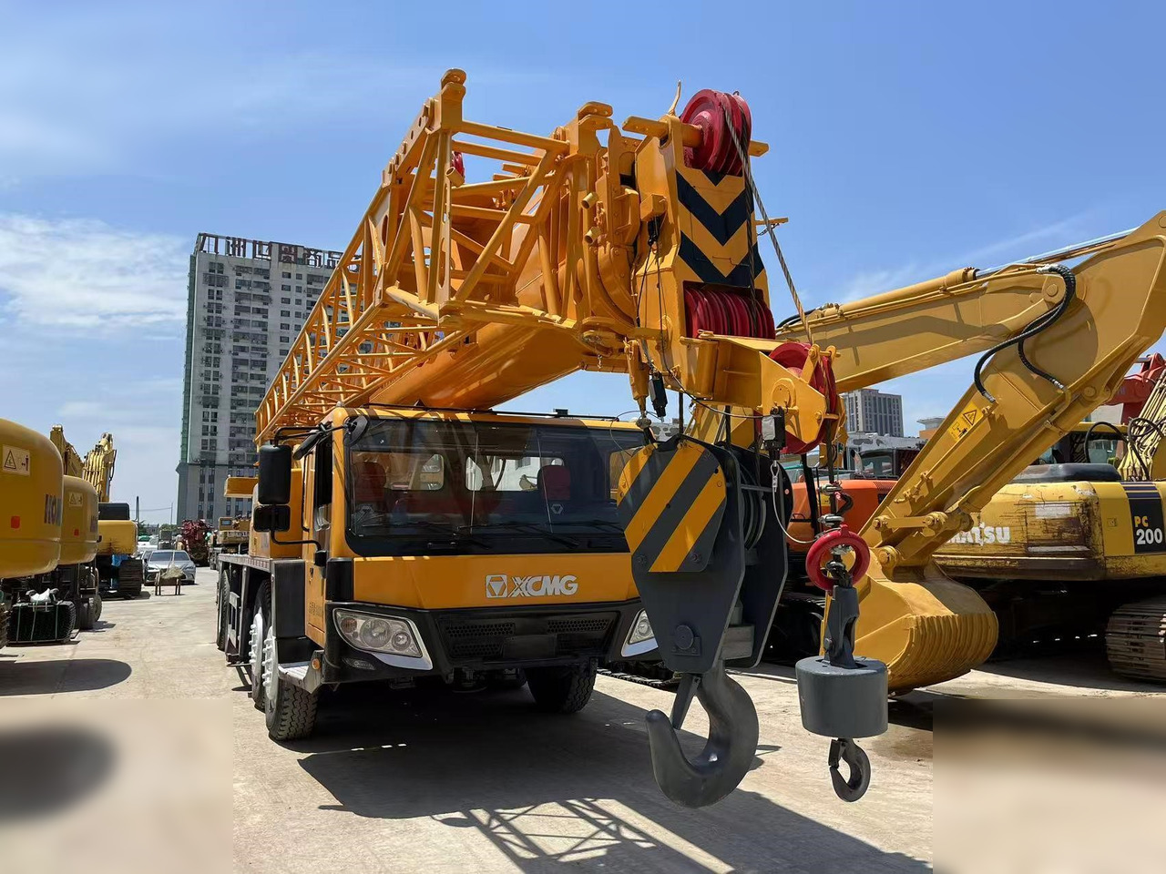 XCMG QY70K - All terrain crane: picture 2 XCMG QY70K - All terrain crane: picture 2