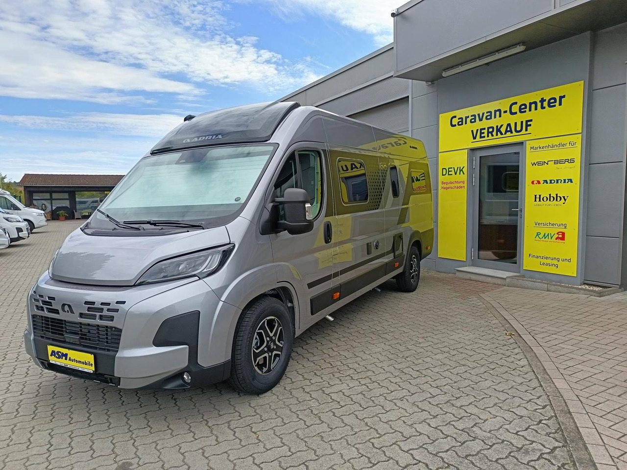 Adria Twin "60Y" 640 SGX 3,5 MAXI*JUBILEE*MARKISE*LED* - Camper van: picture 2 Adria Twin "60Y" 640 SGX 3,5 MAXI*JUBILEE*MARKISE*LED* - Camper van: picture 2