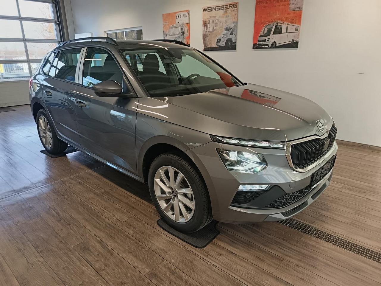 Skoda Kamiq 130 Jahre 1,5TSI DSG*AHK*ACC*LED*R-KAM*PDC - SUV: picture 3 Skoda Kamiq 130 Jahre 1,5TSI DSG*AHK*ACC*LED*R-KAM*PDC - SUV: picture 3