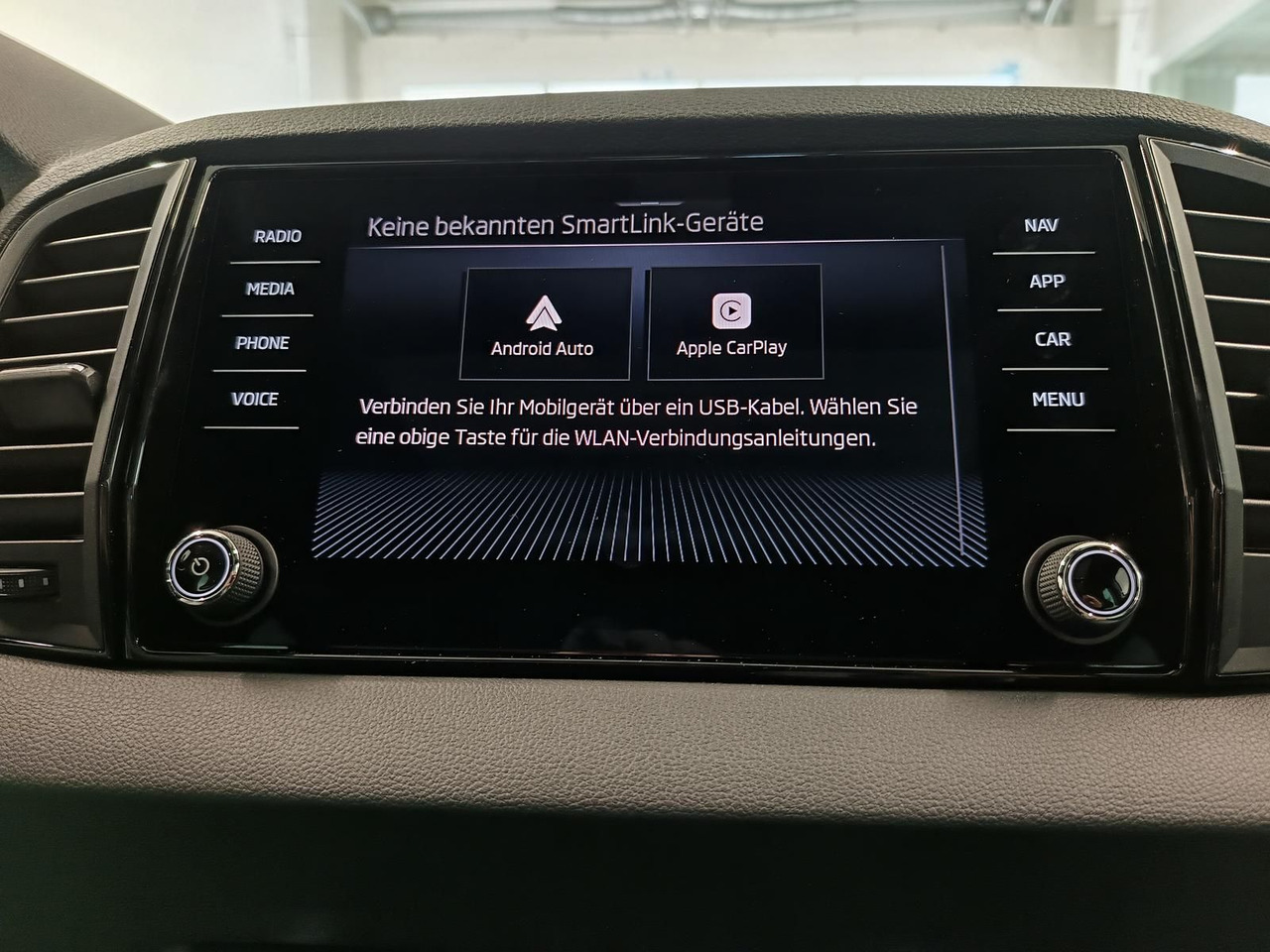 SUV Skoda Karoq Sportline 1,5 TSI DSG*AHK*PSD*STD.HZG*NAVI: picture 12 SUV Skoda Karoq Sportline 1,5 TSI DSG*AHK*PSD*STD.HZG*NAVI: picture 12